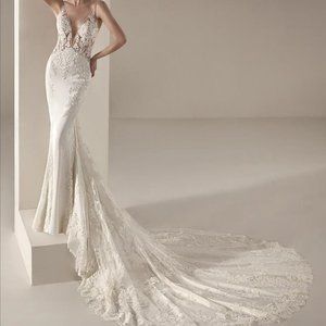 Pronovias Privee Wedding Gown - image 1